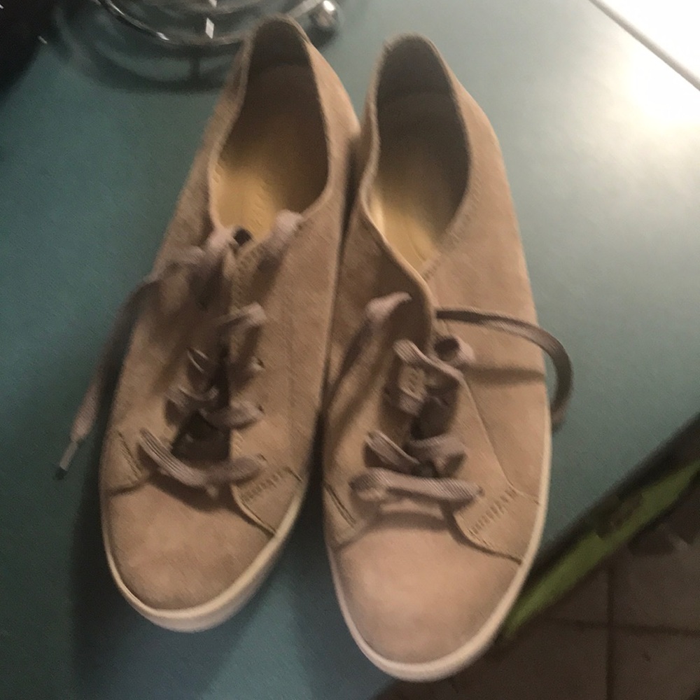 Hush Puppies NWOT suede sneakers